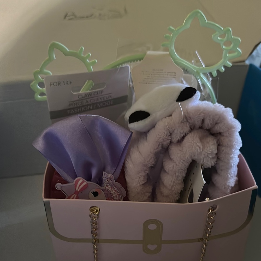 Chic Green and Purple Hair Accessories Collection